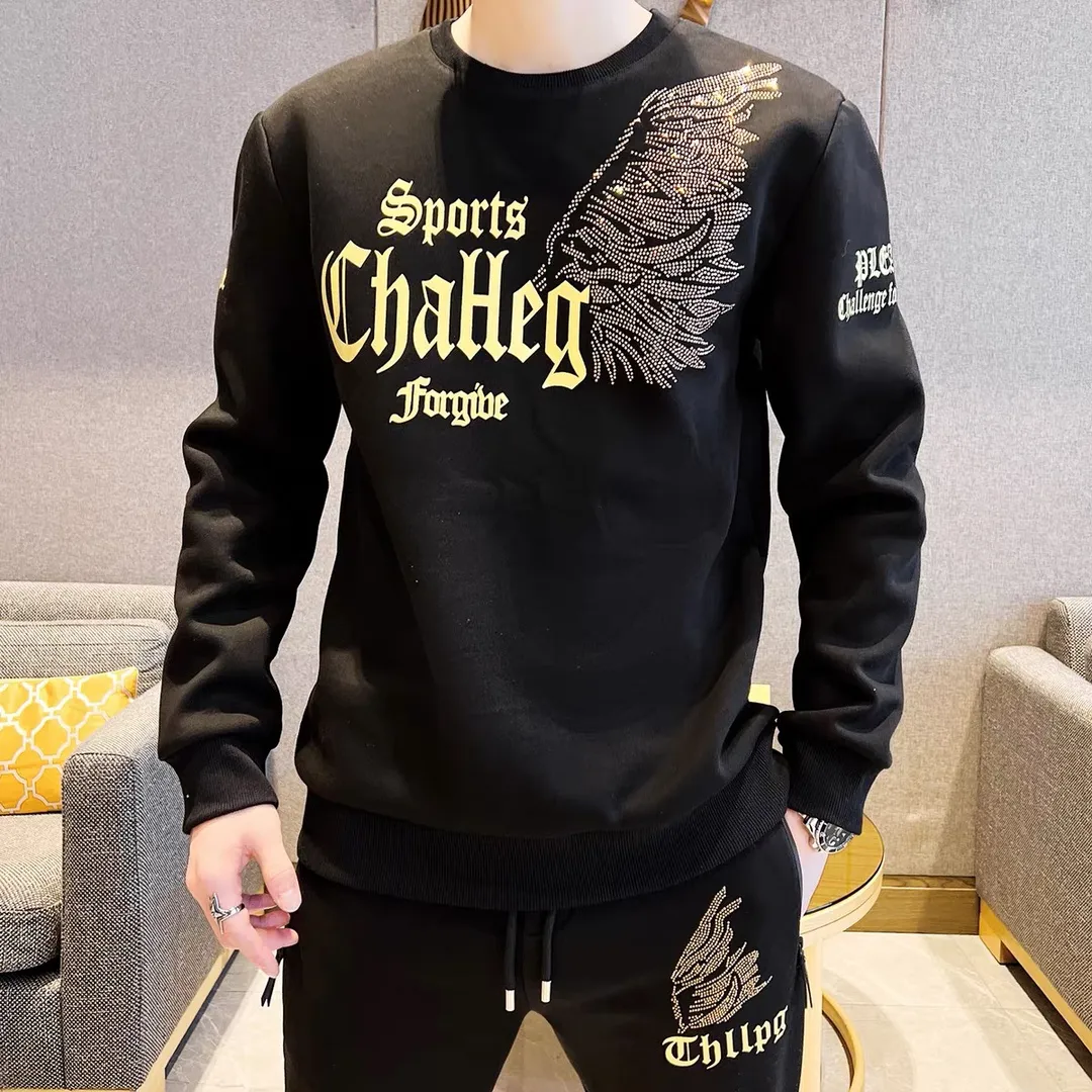 🅿️460 [ChampionHearts] Hot-selling suit is coming. Focus on the original version of the official website. 2025 new hot-selling sweatshirt suit. The original order is the best. 🇭🇰The meticulous work of top designers. It has a fitting and perfect upper body effect. All-natural high-quality Tencel Roman cotton 100%, close-fitting comfort, noble and elegant! Original hardware embodies elegance and nobility! Counter size: M-4XL (up to 190 pounds)